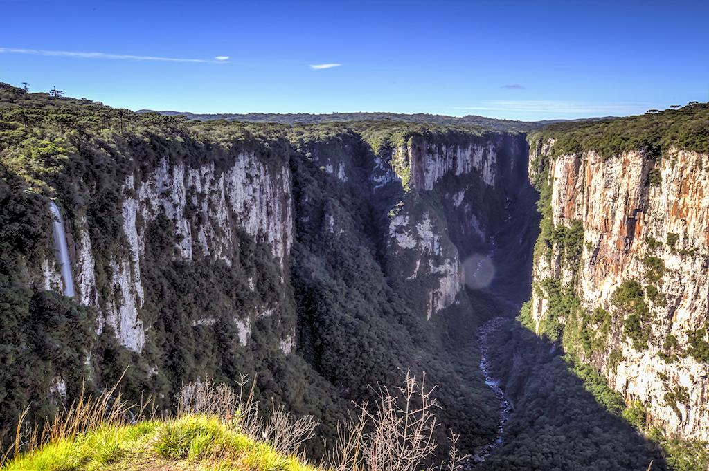 [Cânion Itaimbezinho: Uma Maravilha Natural no Sul do Brasil]